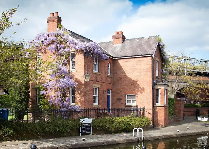 Lock Keepers Cottage - Detached House In The City Manchester
